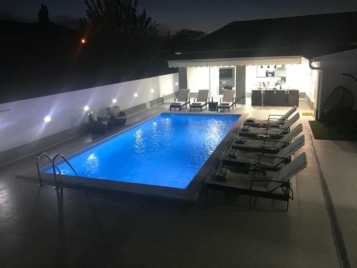 Villa Mare - With Heated Pool 자다르 외부 사진